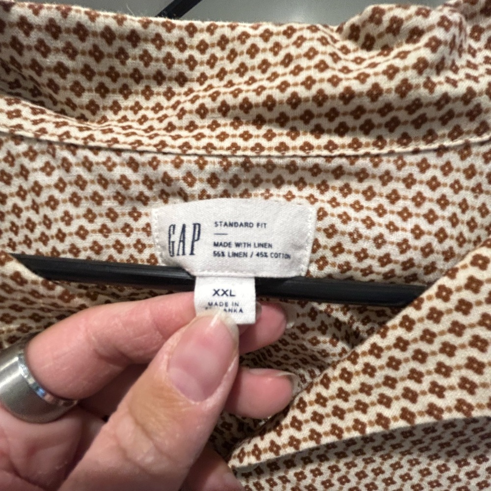 GAP Men's Tan Geometric Button Down Shirt - Picture 2 of 3